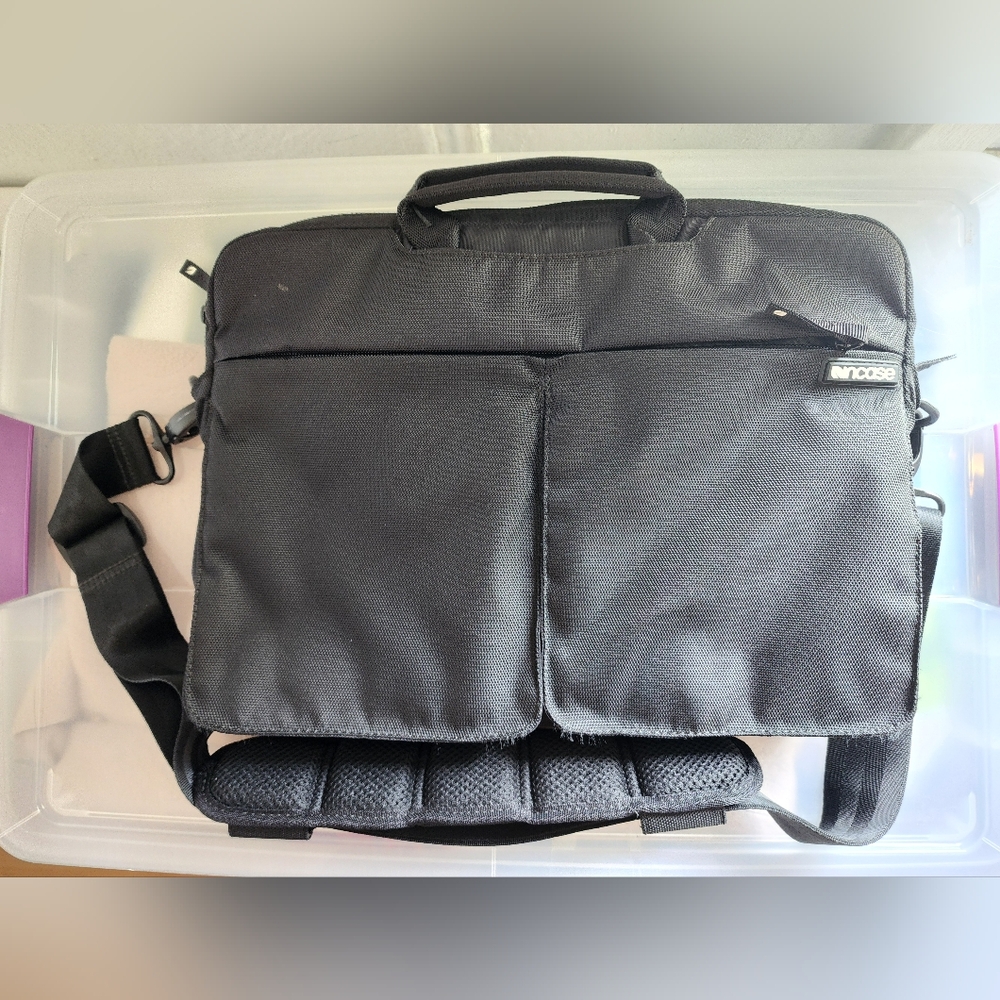 In case city collection men's briefcase.